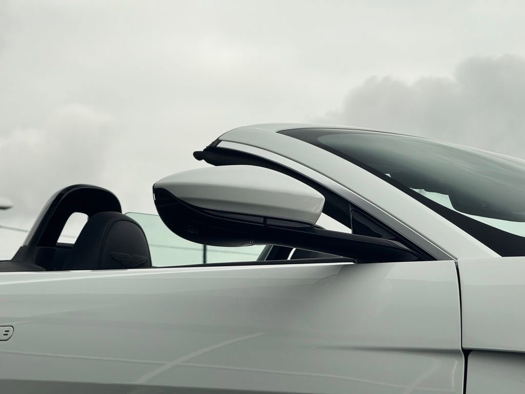 Used 2023 Aston Martin V8 Vantage Roadster image 30