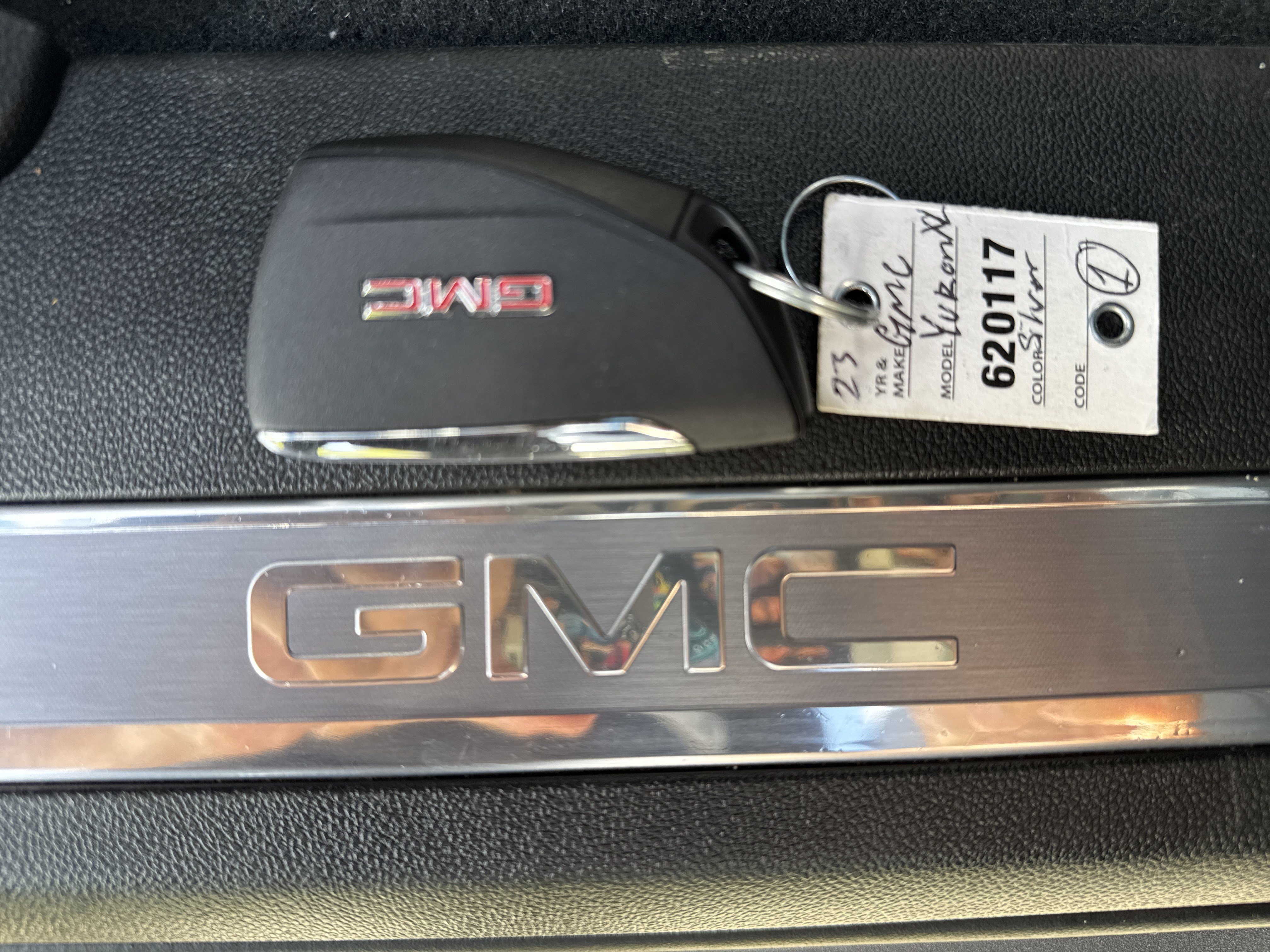 Used 2023 GMC Yukon XL SLT w/ SLT Premium Package AWD/4WD image 23