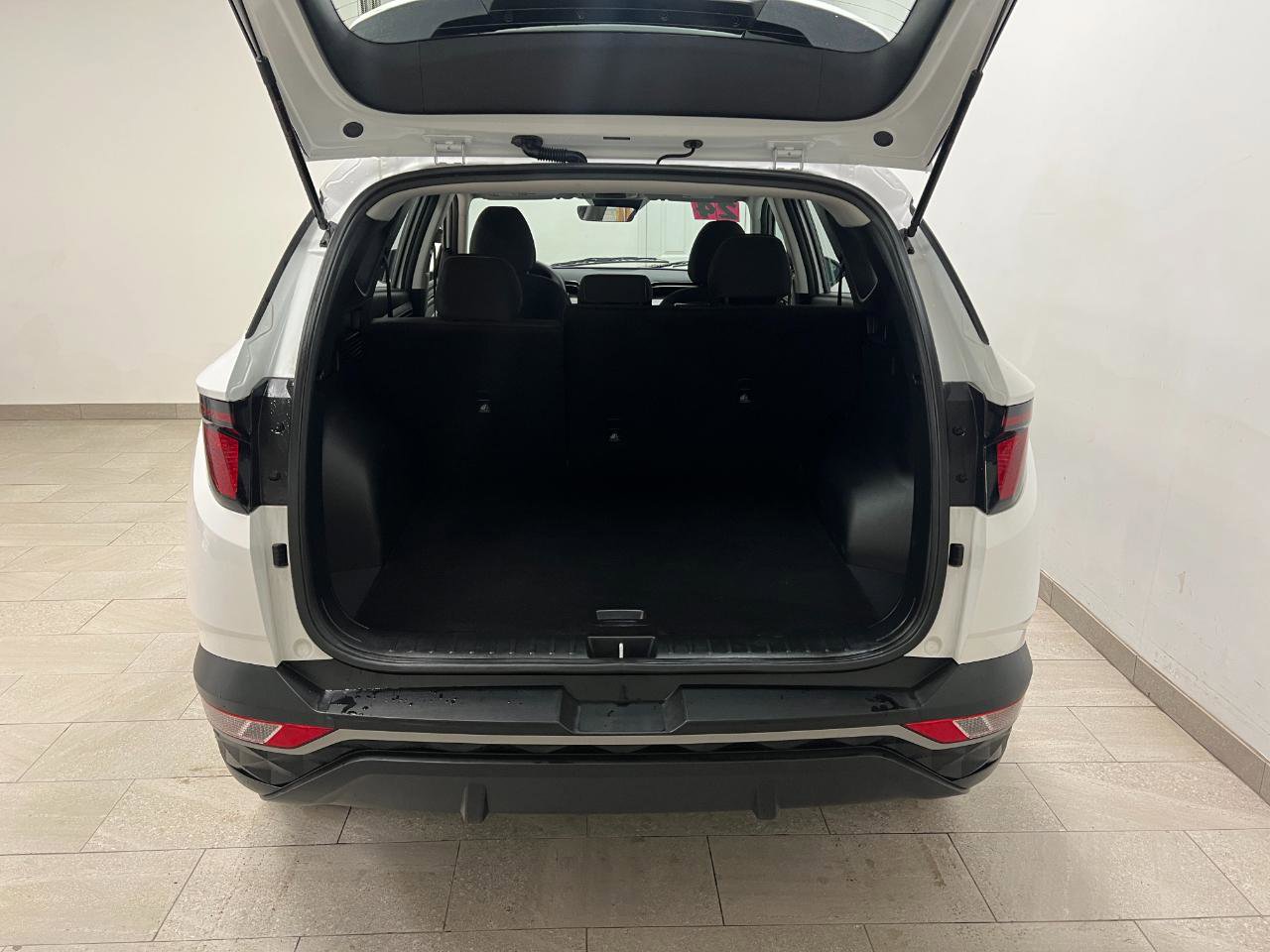 Used 2024 Hyundai Tucson SE image 19