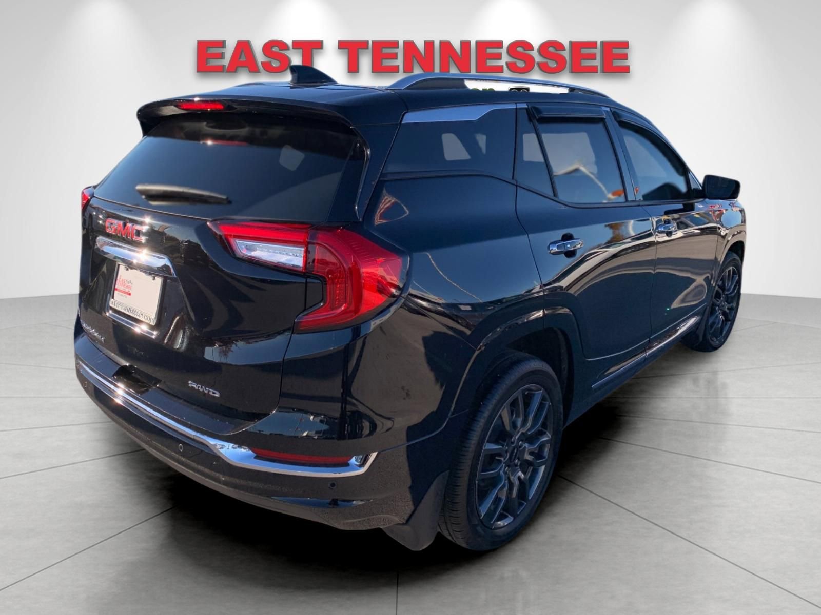 Used 2024 GMC Terrain Denali w/ Black Diamond Edition image 3