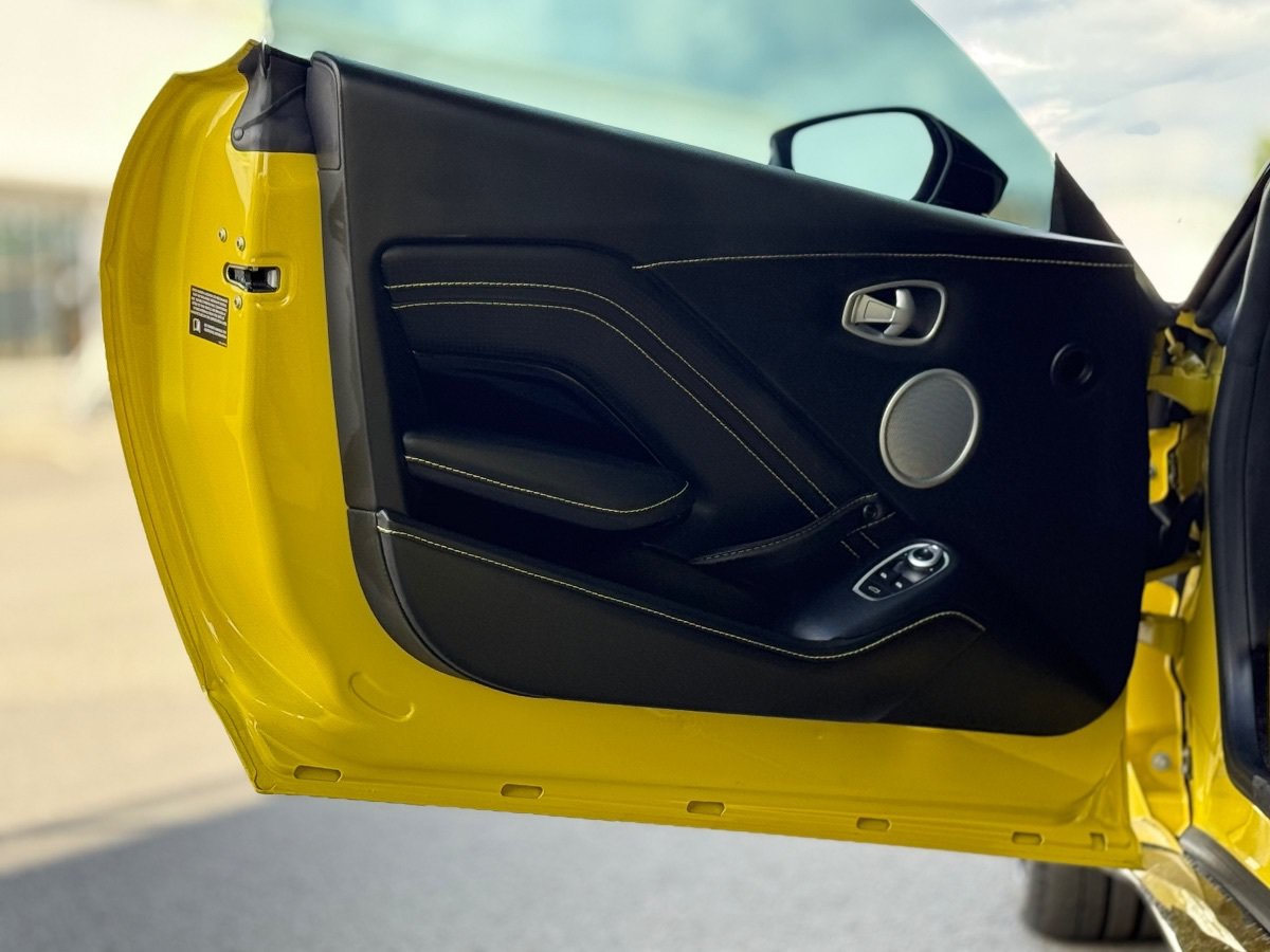 Used 2020 Aston Martin V8 Vantage Coupe RWD image 14