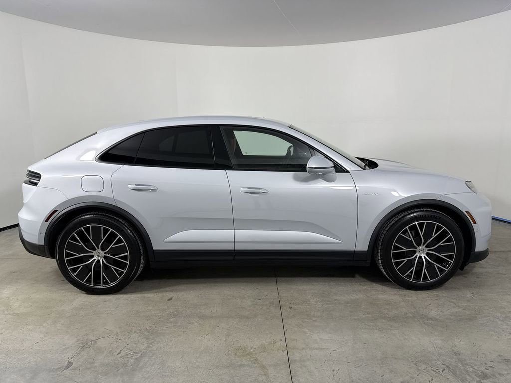New 2026 Porsche Macan 4 Electric AWD/4WD image 8