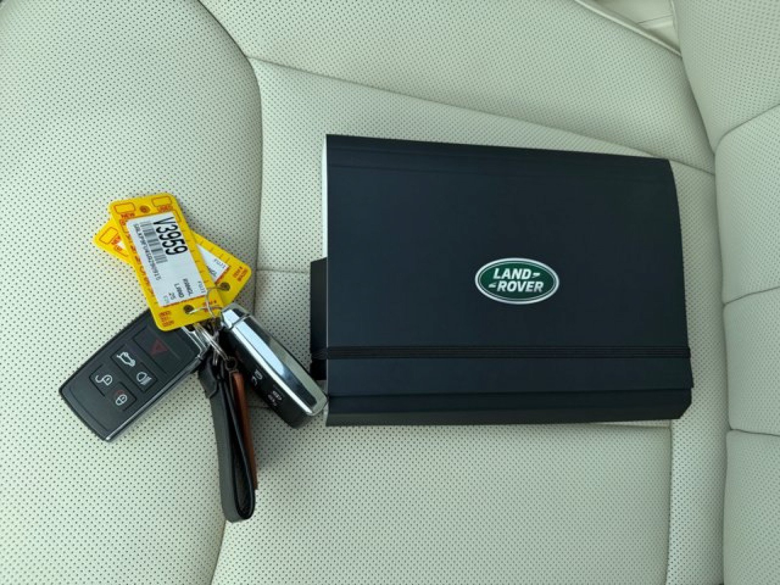 Certified 2025 Land Rover Range Rover SE AWD/4WD image 21