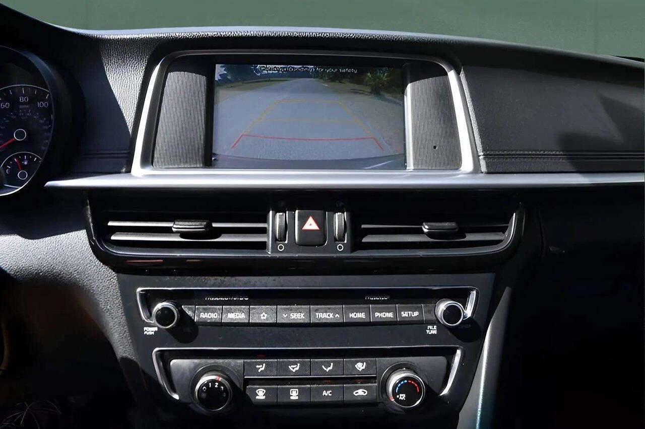 Used 2020 Kia Optima LX image 29