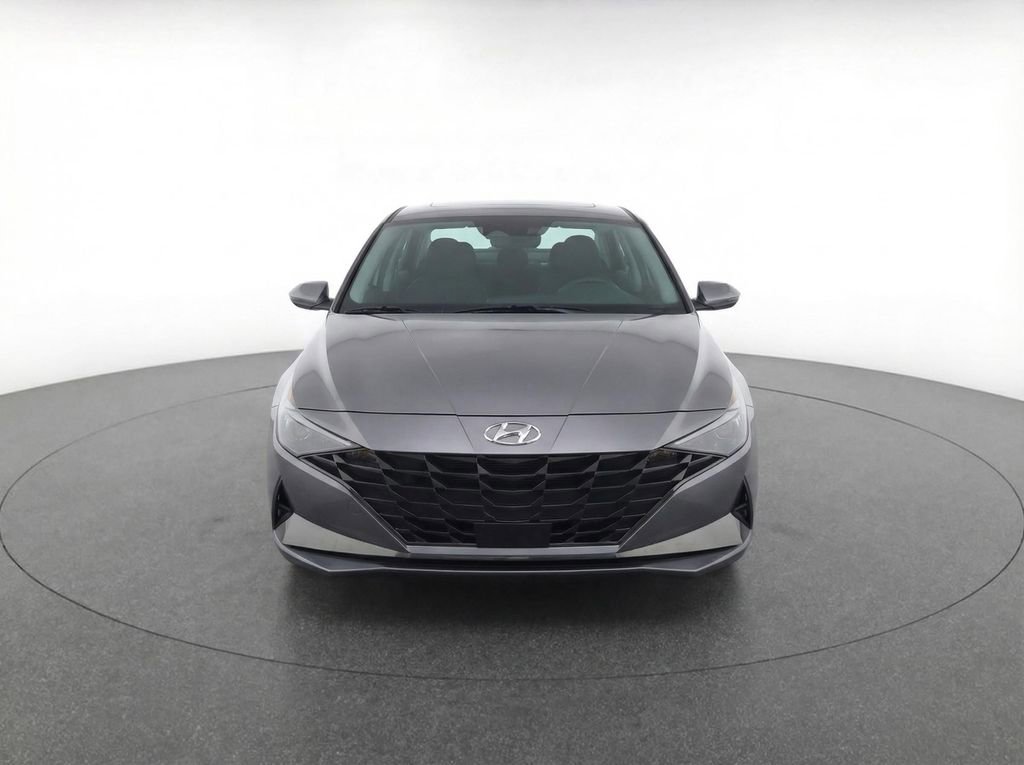 Used 2023 Hyundai Elantra Limited w/ Preferred Accessory Package image 5