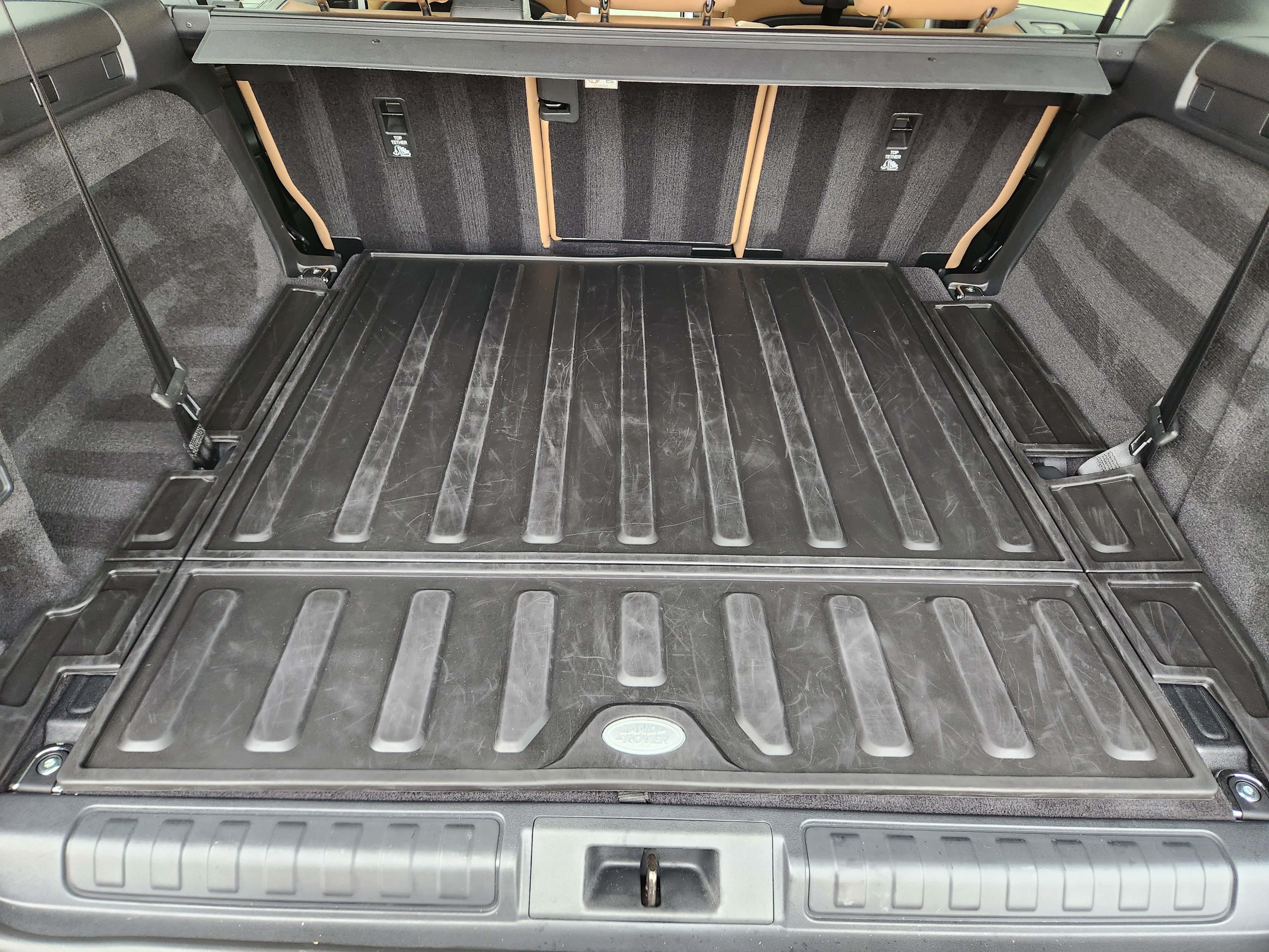 Certified 2025 Land Rover Discovery Dynamic SE image 33