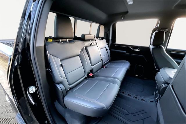 Used 2025 Chevrolet Silverado 2500 LT w/ Leather Package image 17