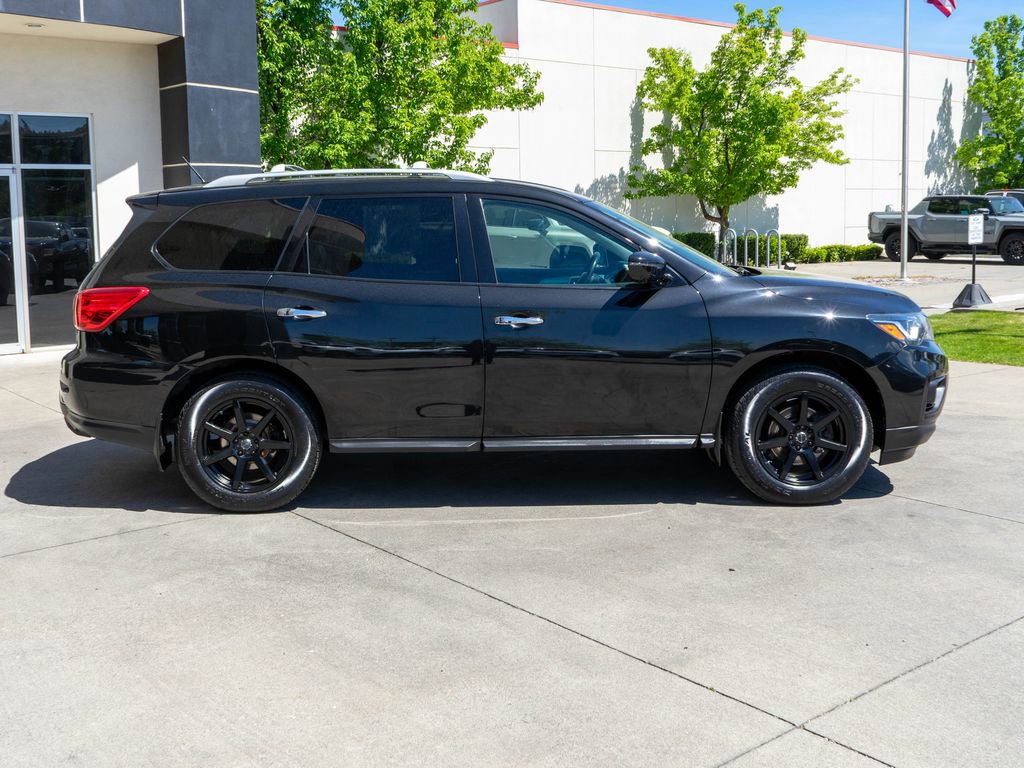 Used 2017 Nissan Pathfinder SL AWD/4WD image 8