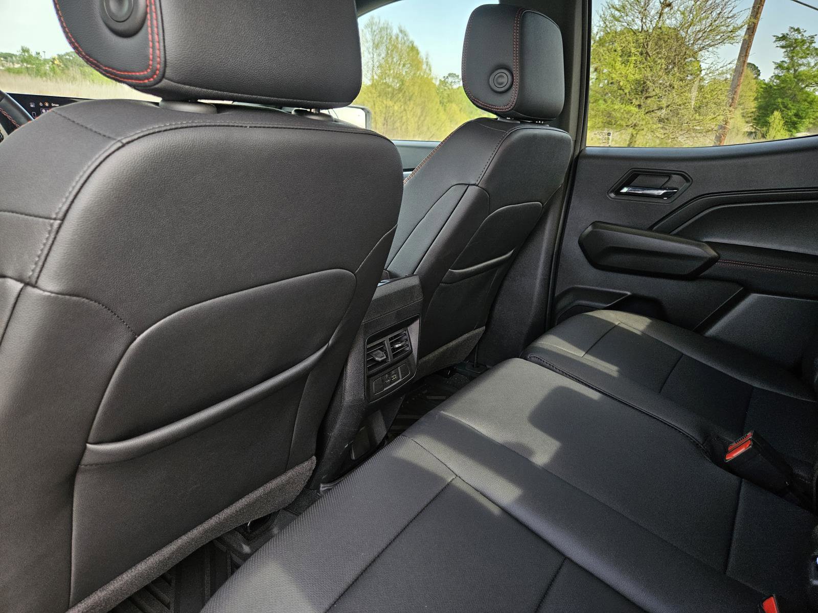 Used 2024 Chevrolet Colorado Z71 w/ Z71 Convenience Package 2 image 27