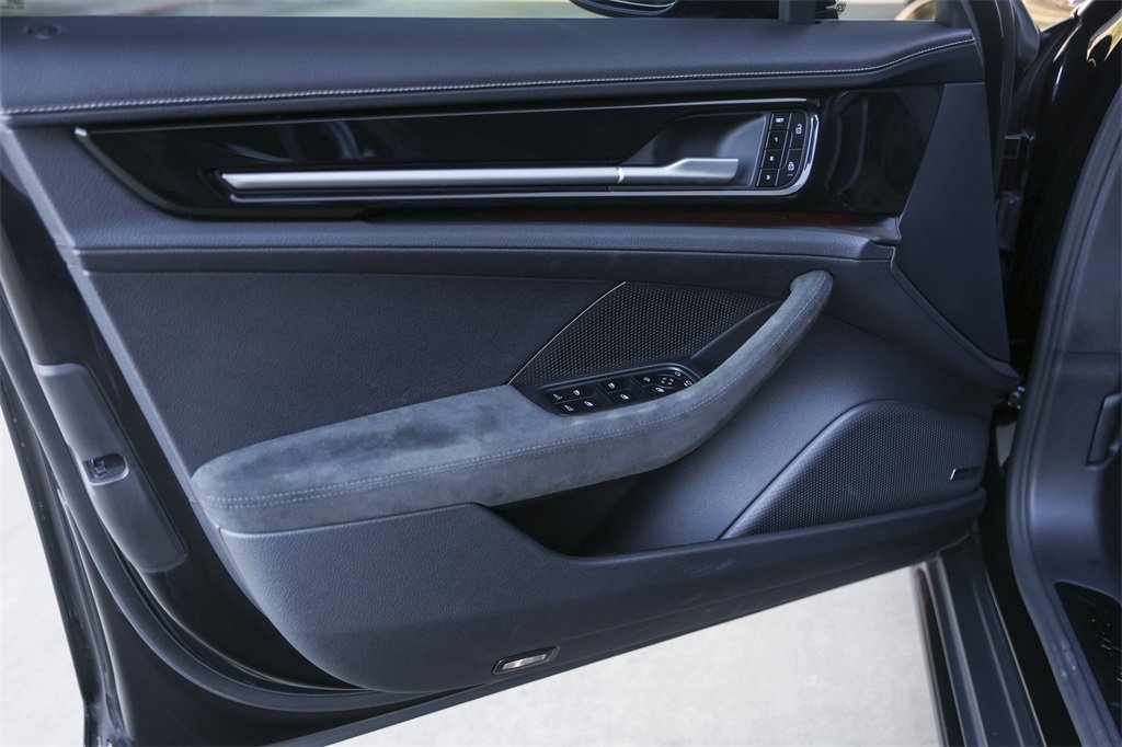 Certified 2025 Porsche Panamera GTS image 30