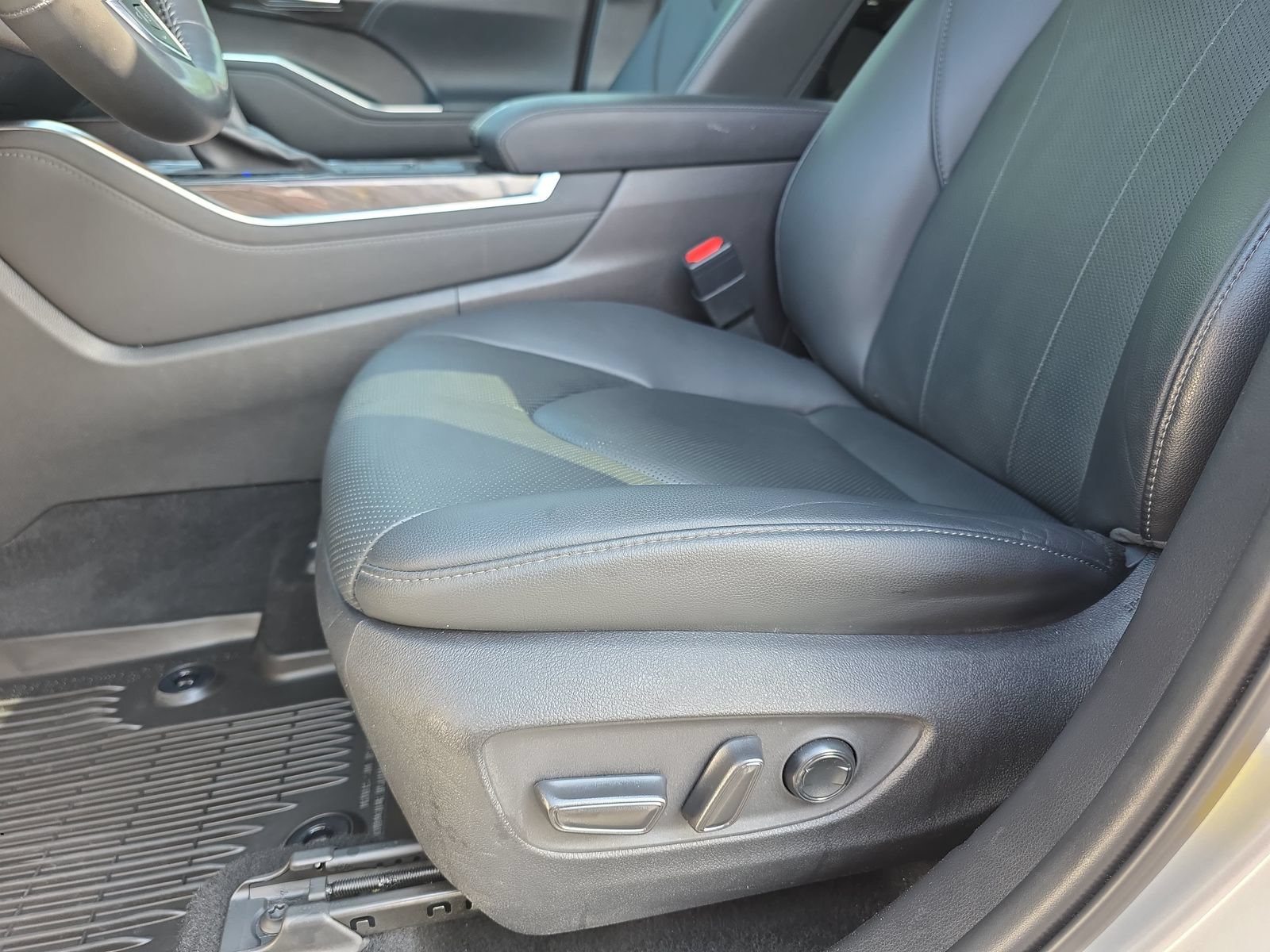 Used 2021 Toyota Highlander Limited FWD image 29