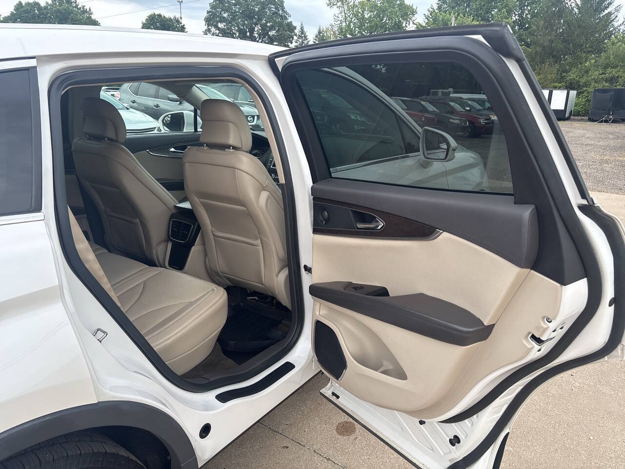 Used 2016 Lincoln MKX Select FWD image 16