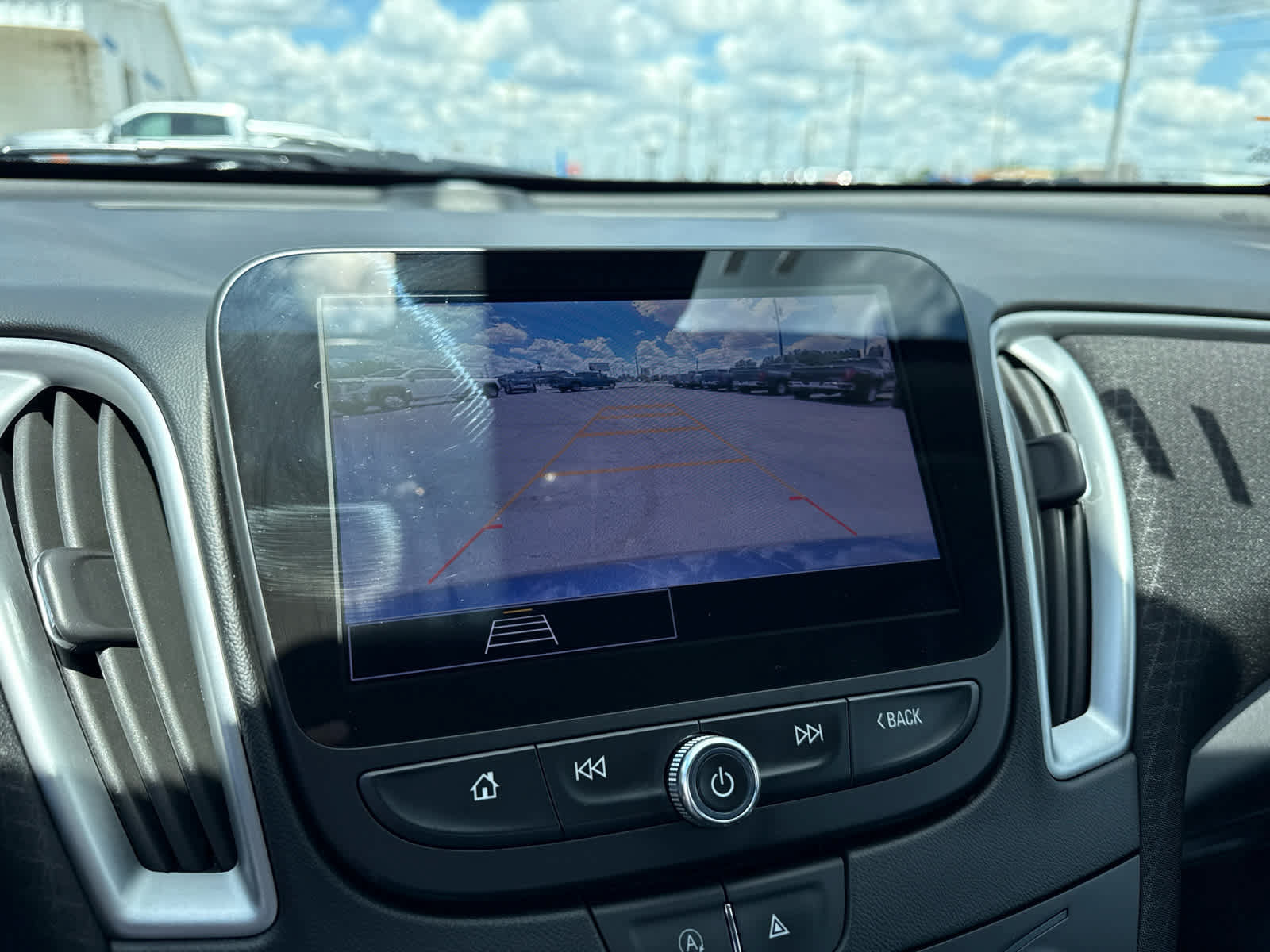 Used 2023 Chevrolet Malibu LT FWD image 17