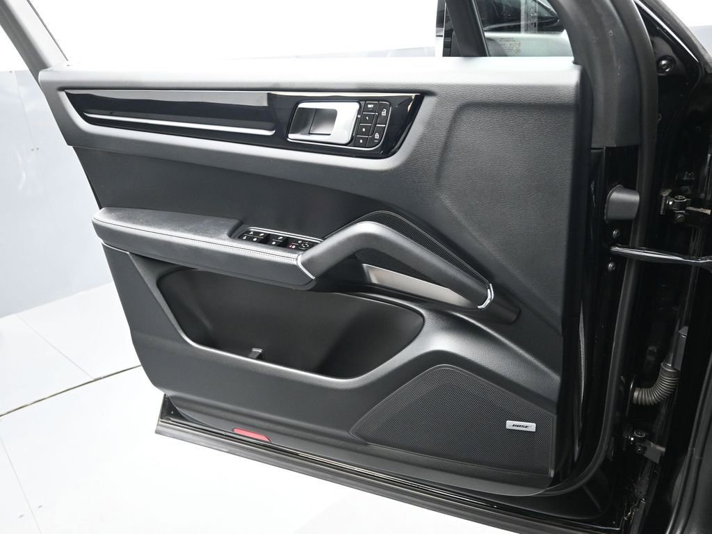 Used 2021 Porsche Cayenne image 14