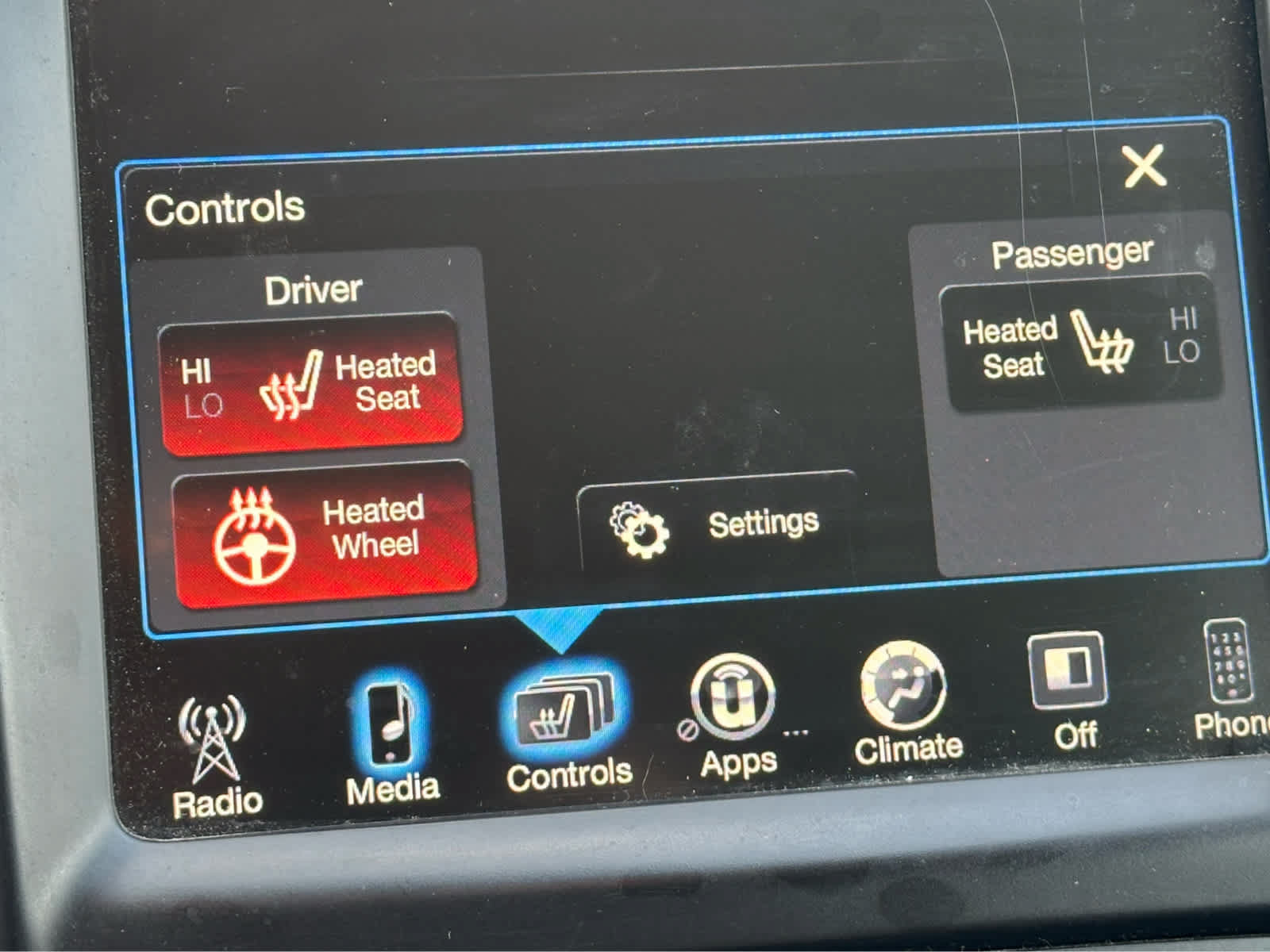 Used 2017 Jeep Cherokee Latitude w/ Cold Weather Group AWD/4WD image 13