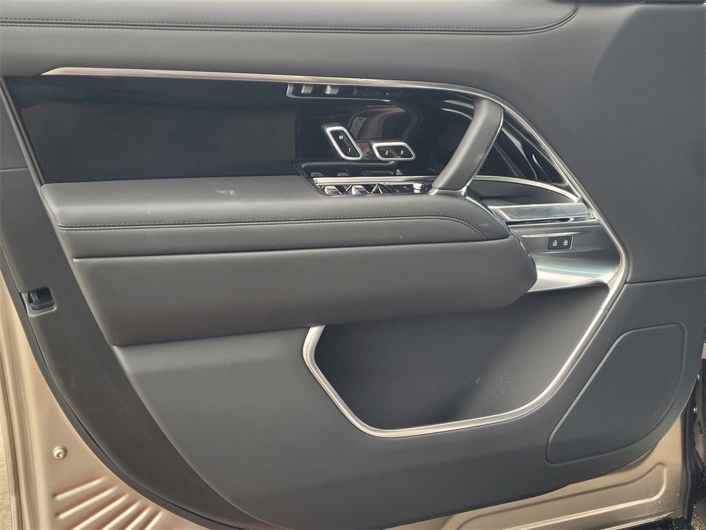 New 2025 Land Rover Range Rover SE image 11