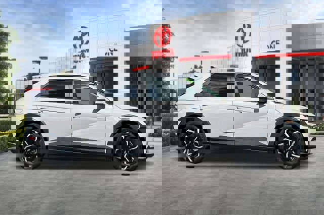 Used 2024 Hyundai Ioniq 5 SE RWD image 3