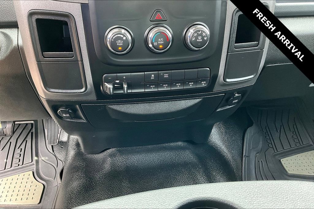 Used 2018 RAM 3500 Tradesman w/ Chrome Appearance Group RWD image 15