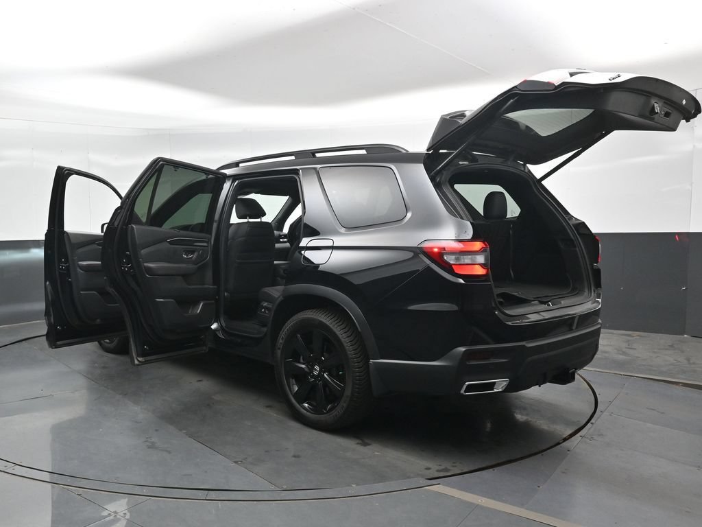 Used 2025 Honda Pilot Black Edition image 50