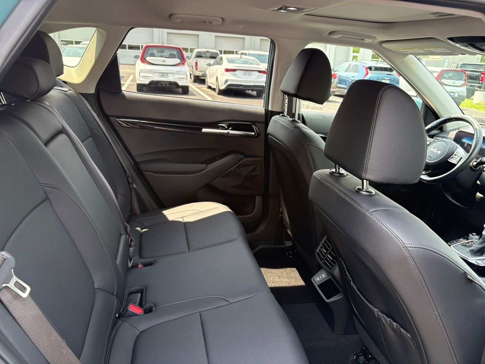 Used 2024 Kia Seltos SX w/ SX Sunroof Package AWD/4WD image 16