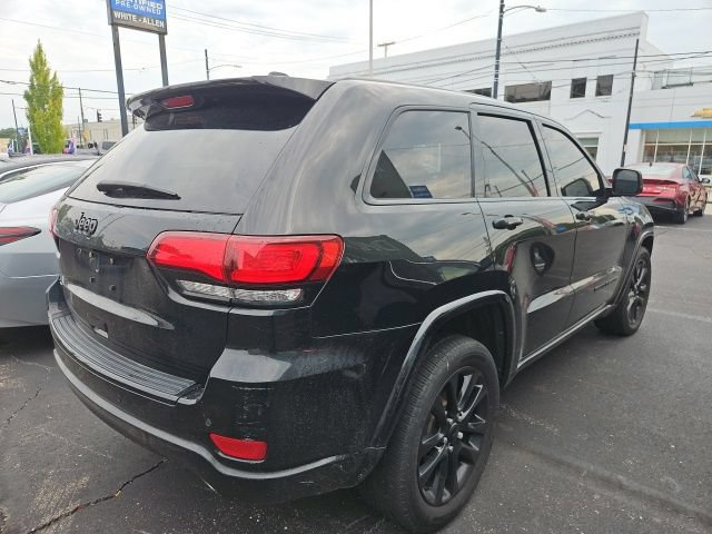 Used 2018 Jeep Grand Cherokee Altitude AWD/4WD image 3