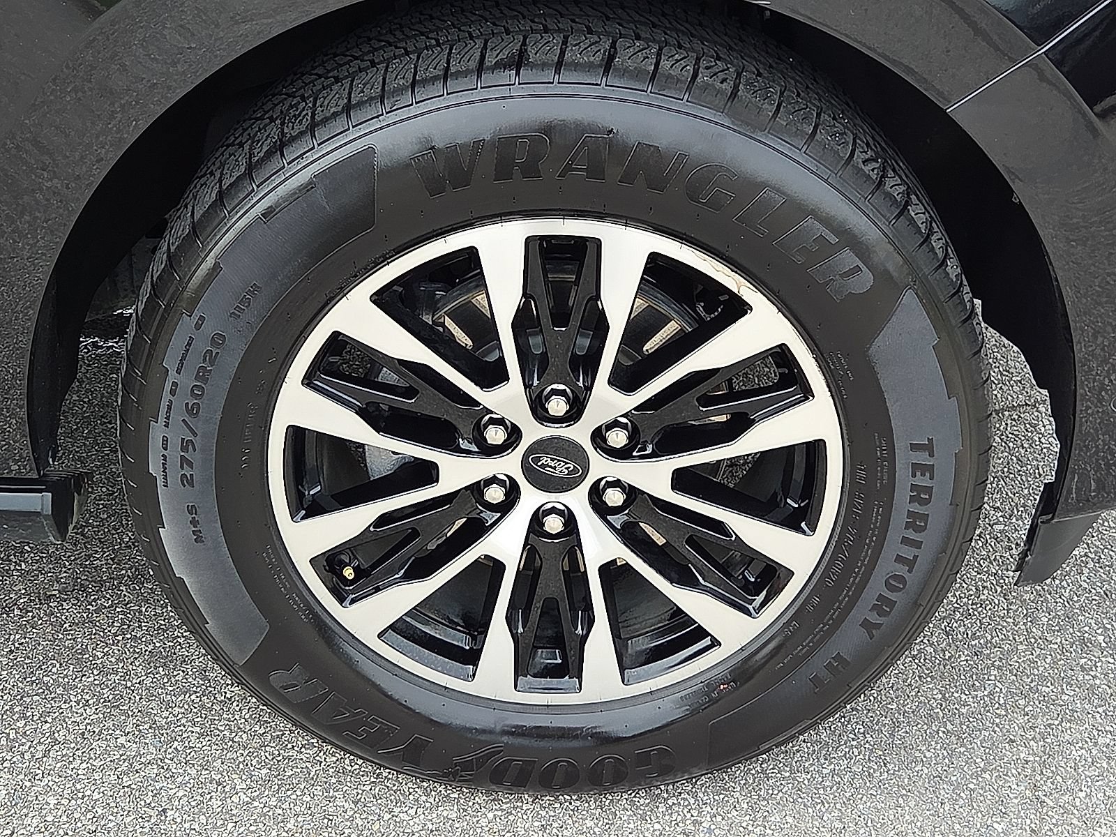 Used 2025 Ford Expedition Platinum AWD/4WD image 7