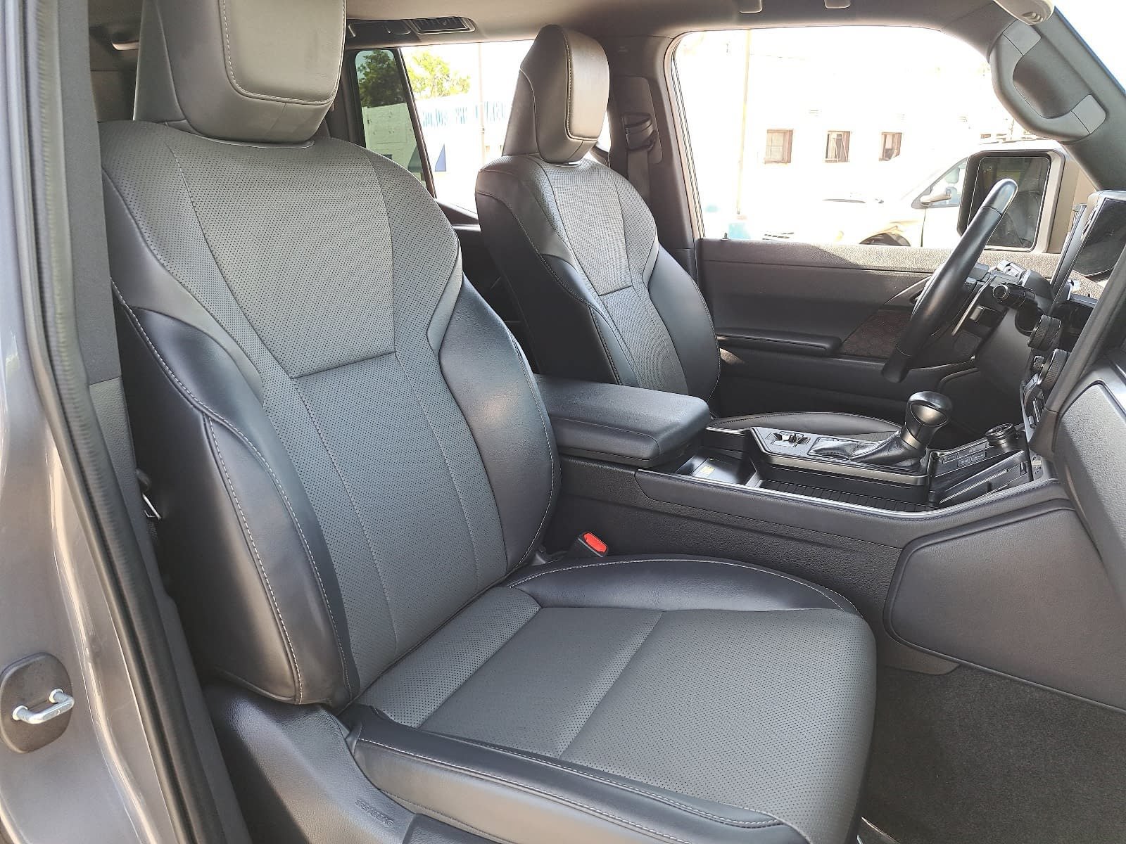 Used 2024 Lexus GX 550 w/ Cold Area Package AWD/4WD image 10
