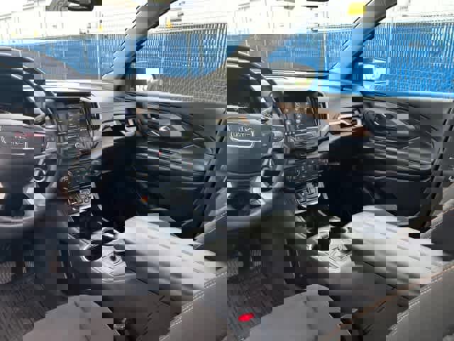 Used 2021 GMC Terrain SLE w/ Elevation Edition image 17