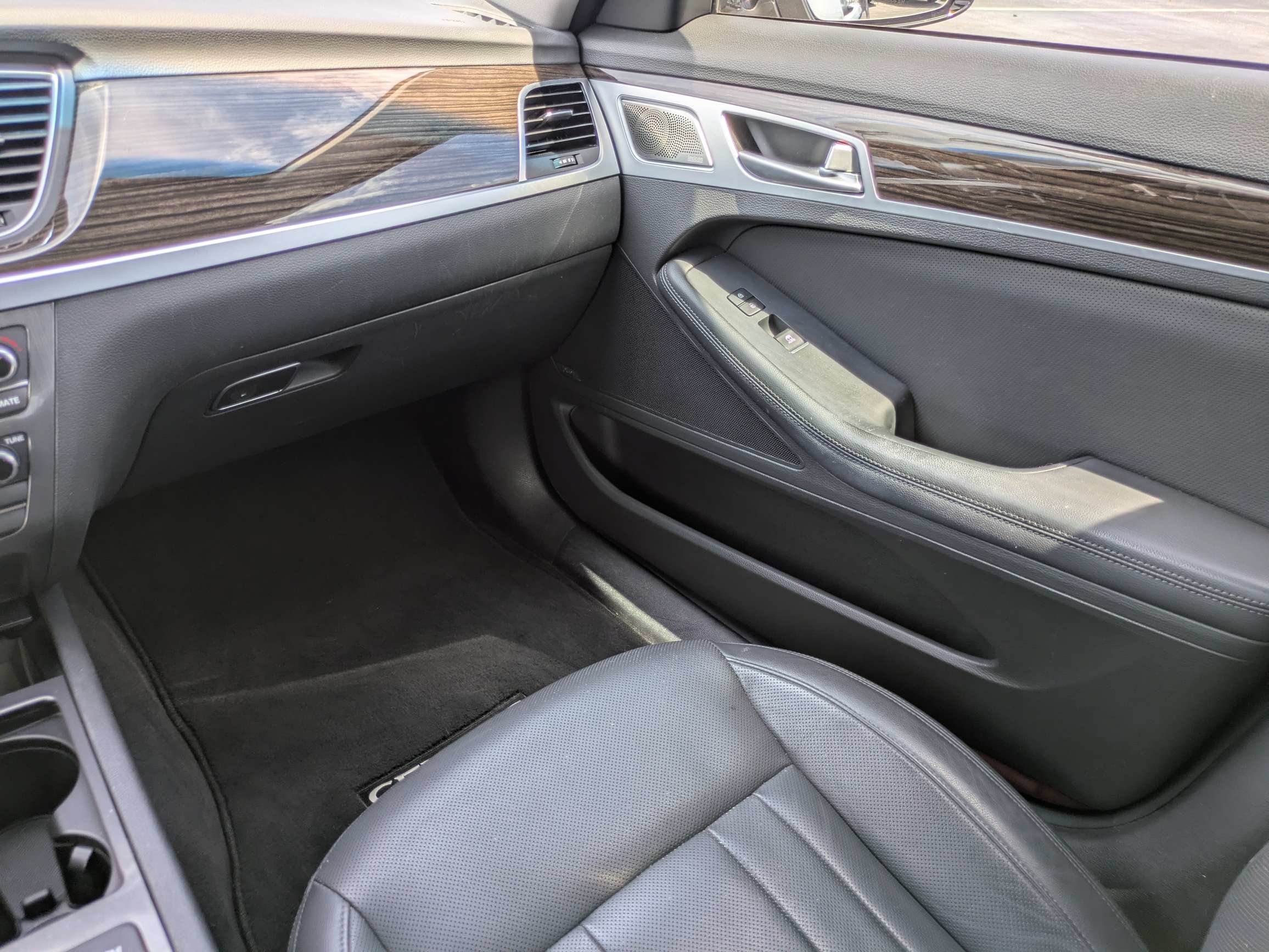 Used 2018 Genesis G80 3.8 w/ Option Group 02 RWD image 9