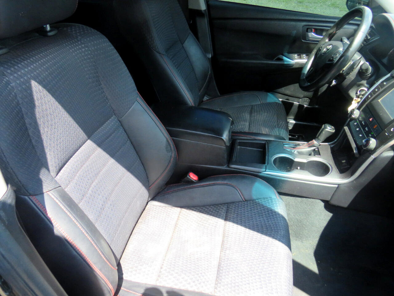 Used 2015 Toyota Camry SE image 27