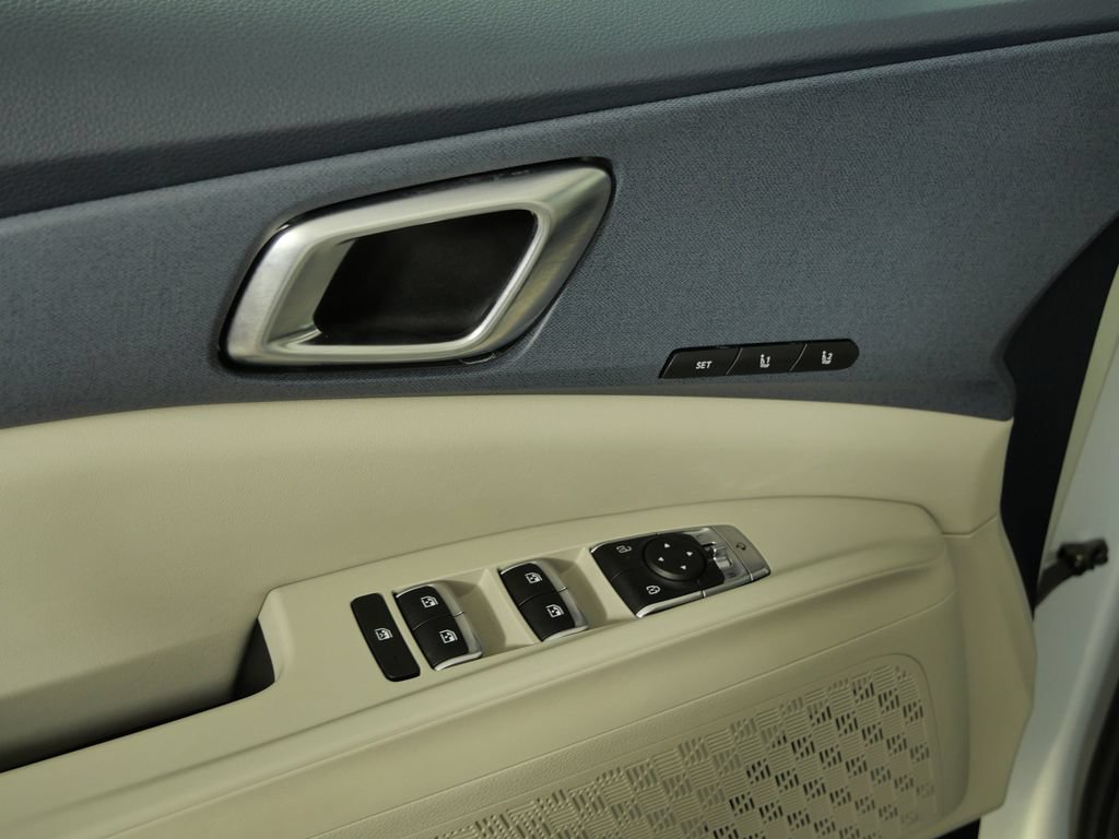 Used 2026 Kia Carnival SX FWD image 24