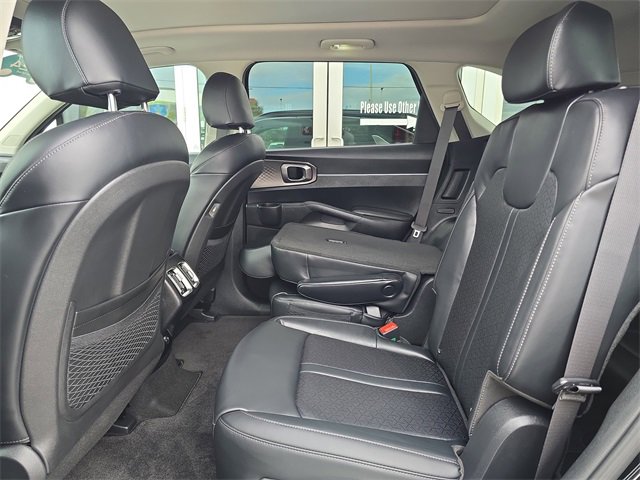 Used 2024 Kia Sorento EX w/ Panoramic Sunroof Package image 15