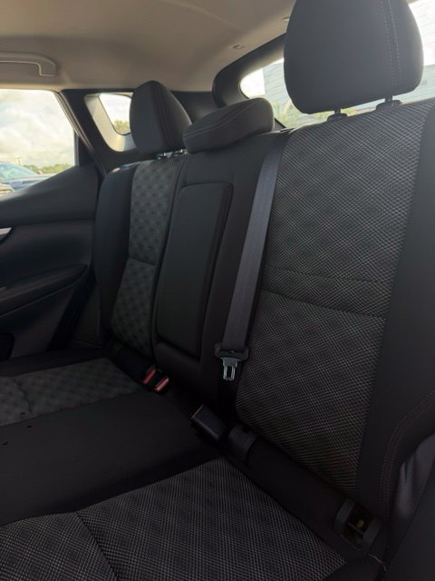 Used 2017 Nissan Rogue Sport SV FWD image 14