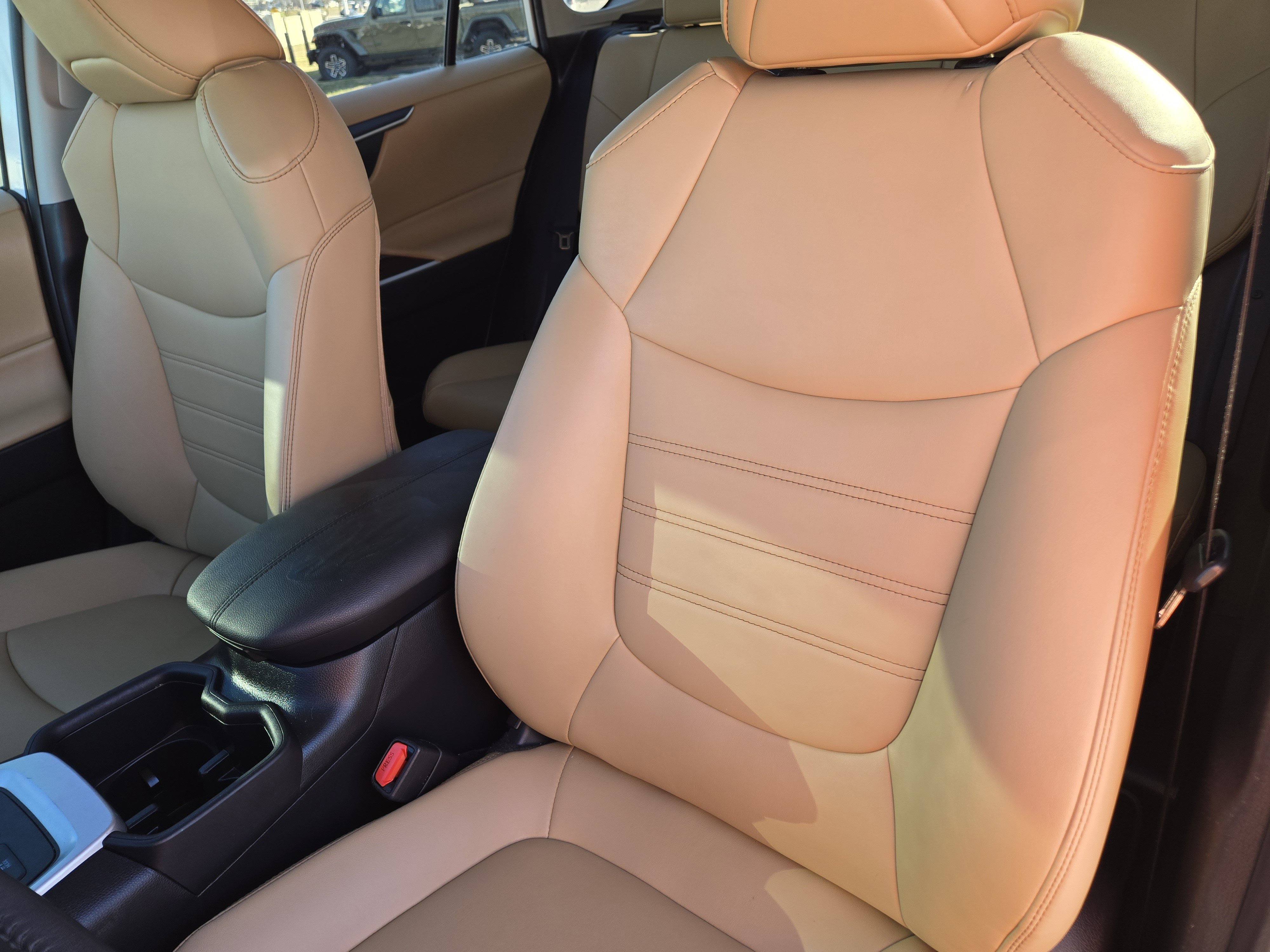 Used 2023 Toyota RAV4 XLE Premium image 16