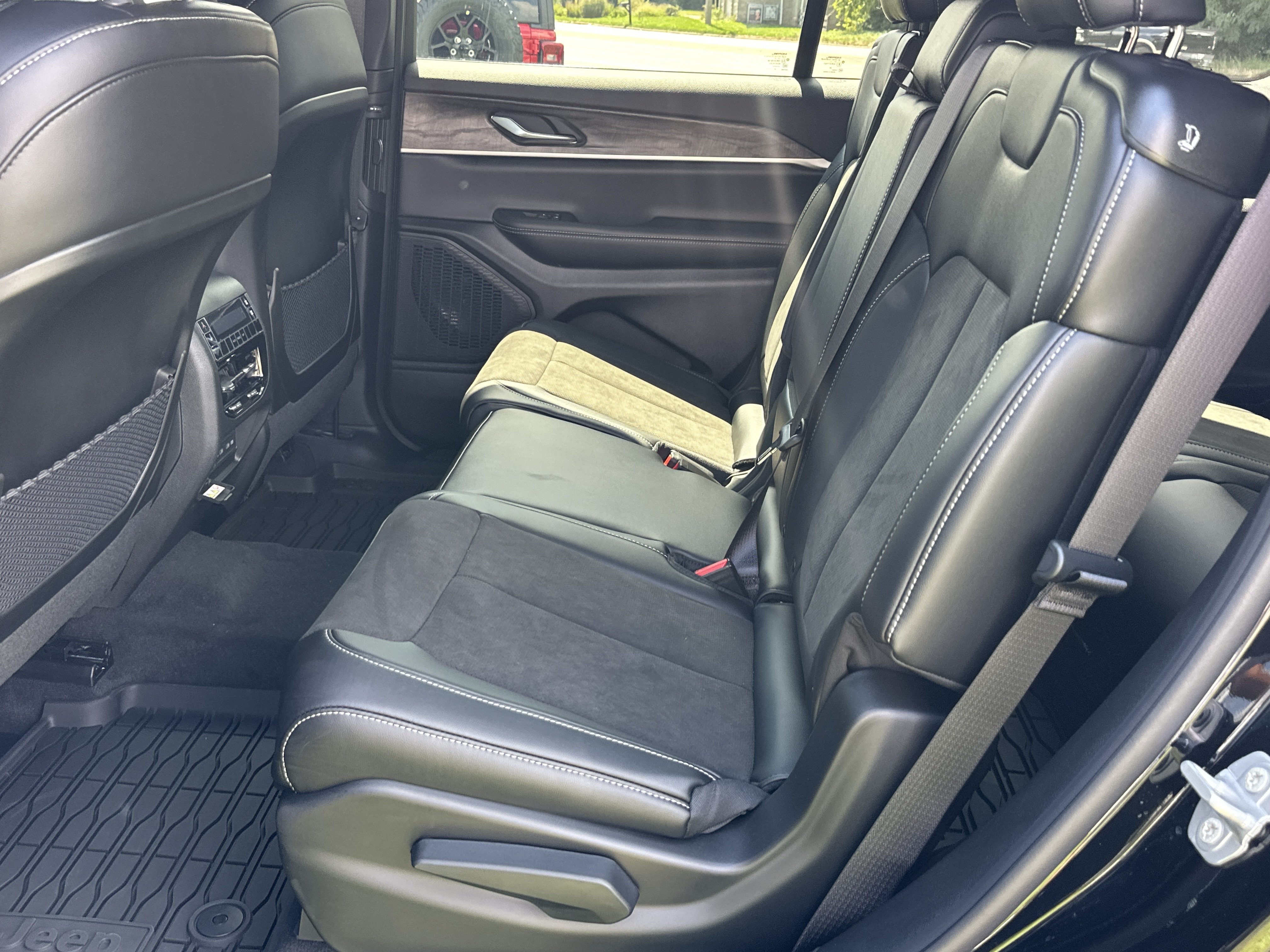 New 2027 Jeep Grand Cherokee L 4WD image 29