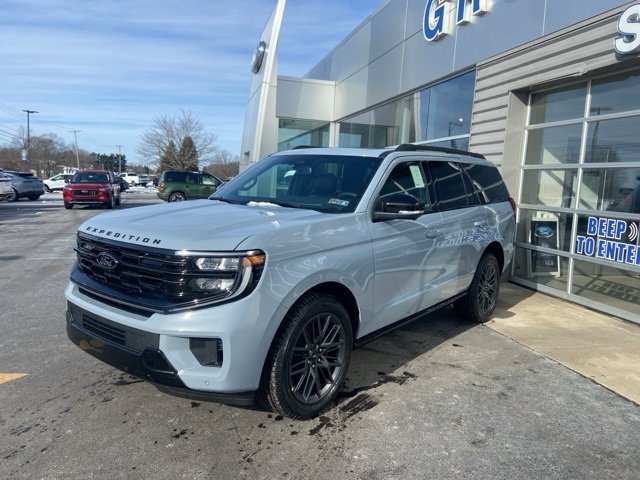 New 2025 Ford Expedition Platinum w/ Stealth Performance Package video 2