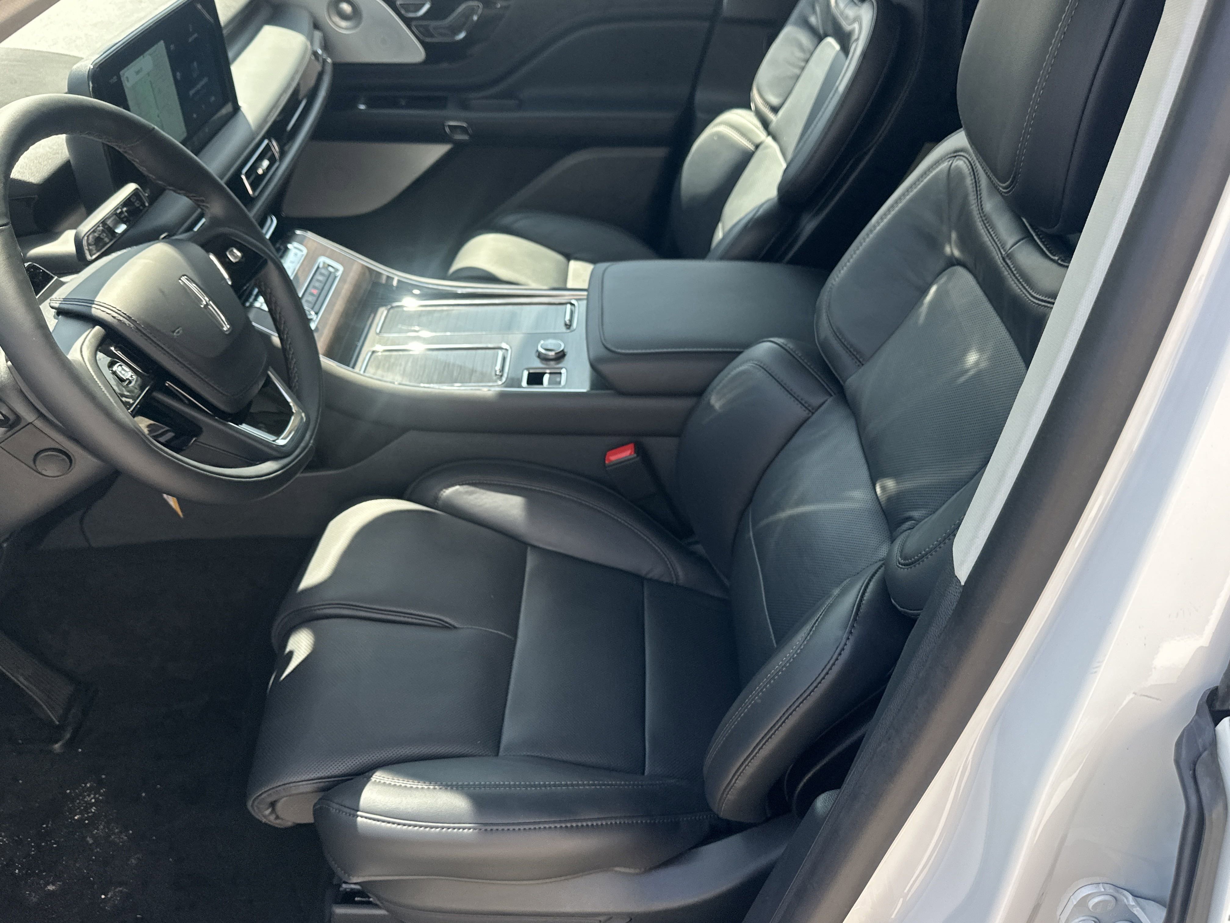 New 2025 Lincoln Aviator Reserve w/ Luxury Package image 18