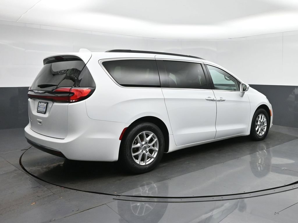Used 2022 Chrysler Pacifica Touring-L image 7