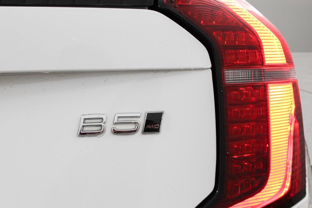 Certified 2025 Volvo XC90 B5 Ultra AWD/4WD image 33