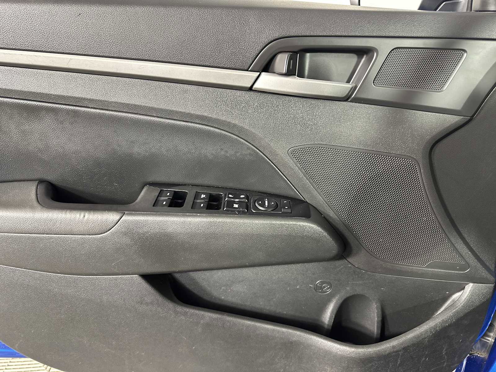 Used 2017 Hyundai Elantra Limited image 23