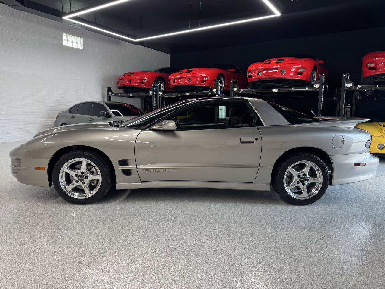 Used 2000 Pontiac Firebird Formula RWD image 8
