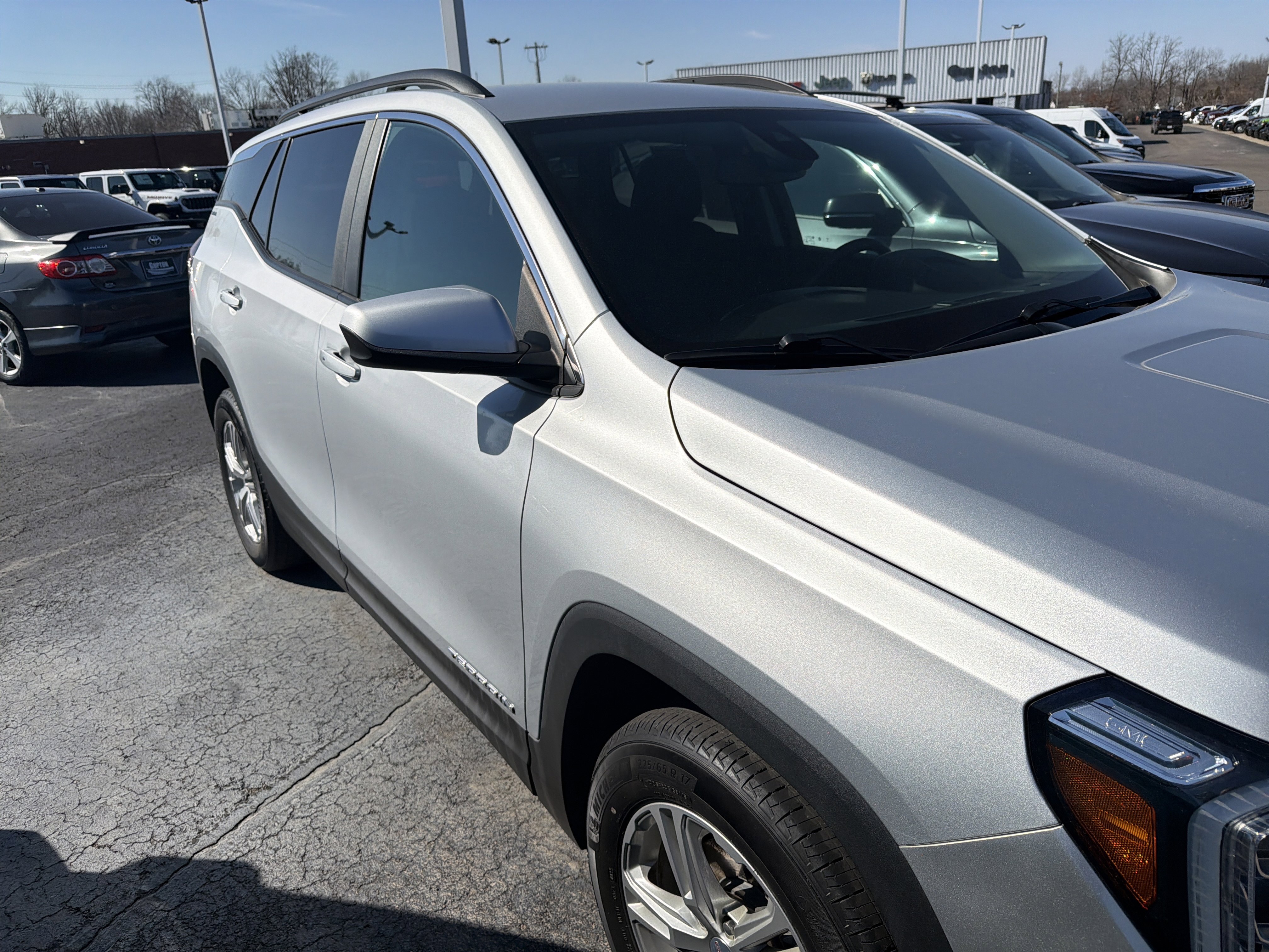 Used 2022 GMC Terrain SLE w/ Driver Convenience Package image 4