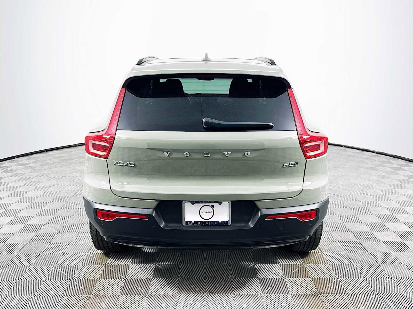Used 2024 Volvo XC40 B5 Plus w/ Protection Package Premier AWD/4WD image 6
