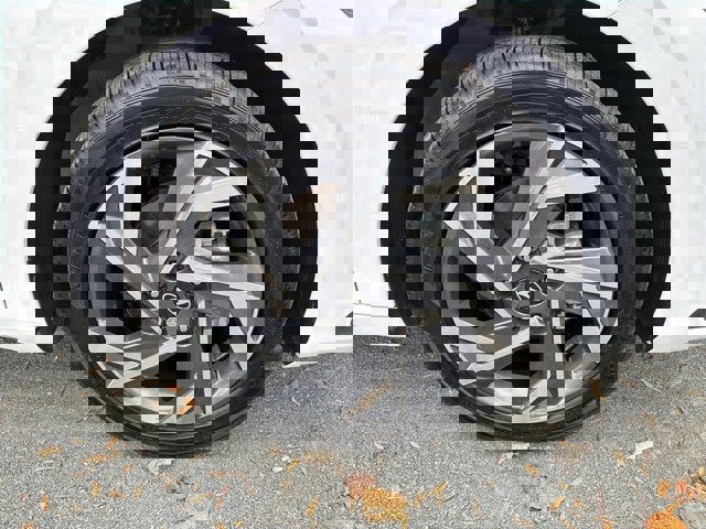 Certified 2025 Hyundai Elantra SEL image 8