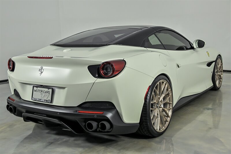 Used 2019 Ferrari Portofino RWD image 13