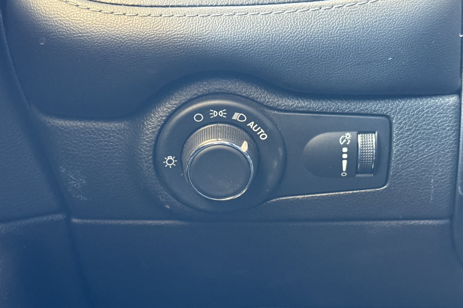 Used 2023 Dodge Durango SXT RWD image 38