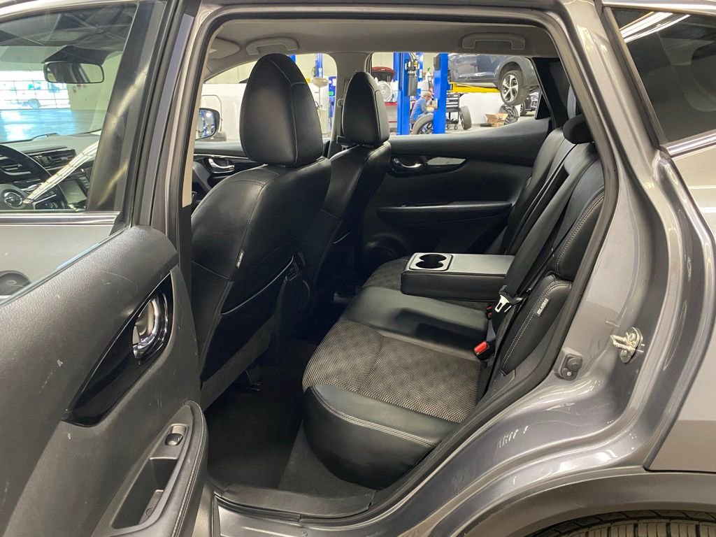 Used 2022 Nissan Rogue Sport SV w/ Technology Package image 17