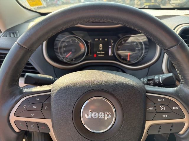 Used 2016 Jeep Cherokee Latitude w/ Comfort & Sound Group FWD image 9