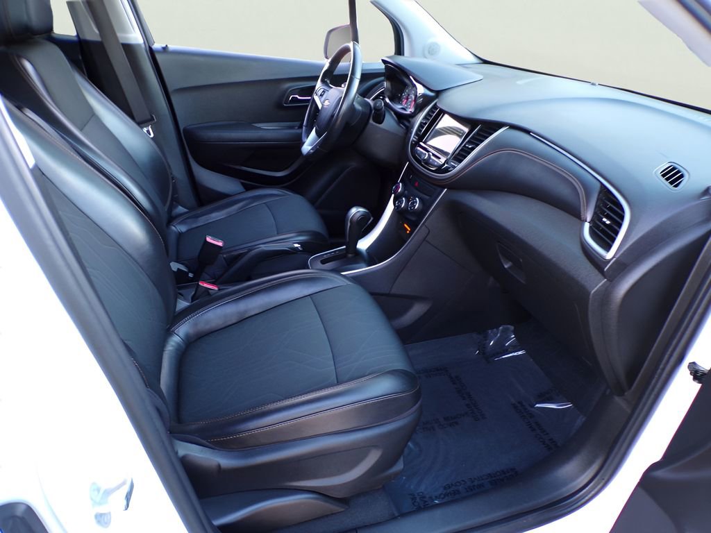 Used 2019 Chevrolet Trax LT w/ LT Convenience Package image 16