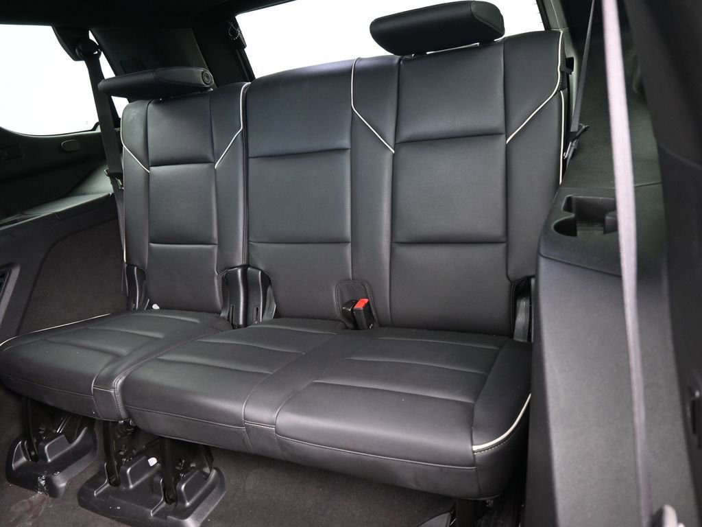 Used 2023 Cadillac Escalade Premium Luxury image 38